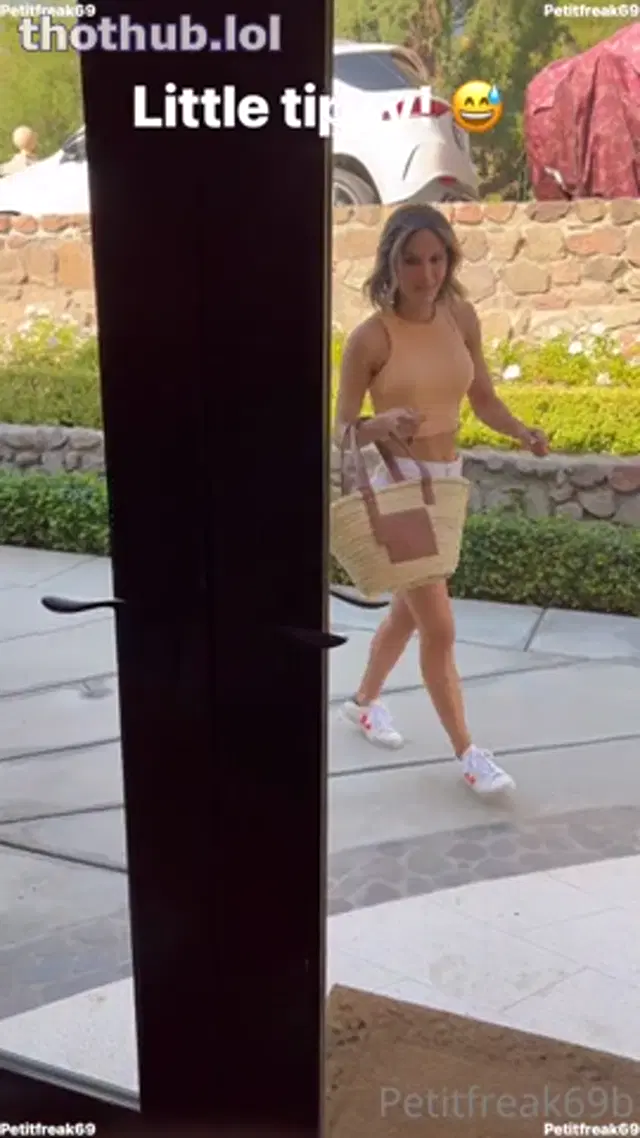 Petitefreak69 Tipsy BJ
