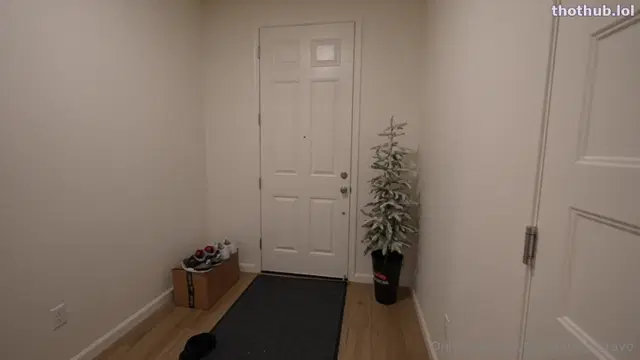 Taliya Jordan Fucks The Delivery Guy For A Package
