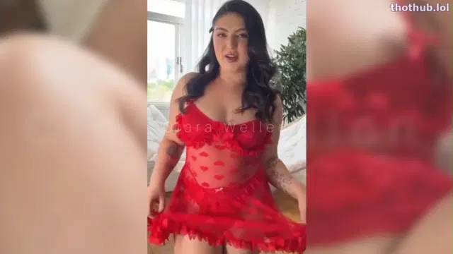 Clara Wellen – Girlfriend surprises boyfriend with lingerie