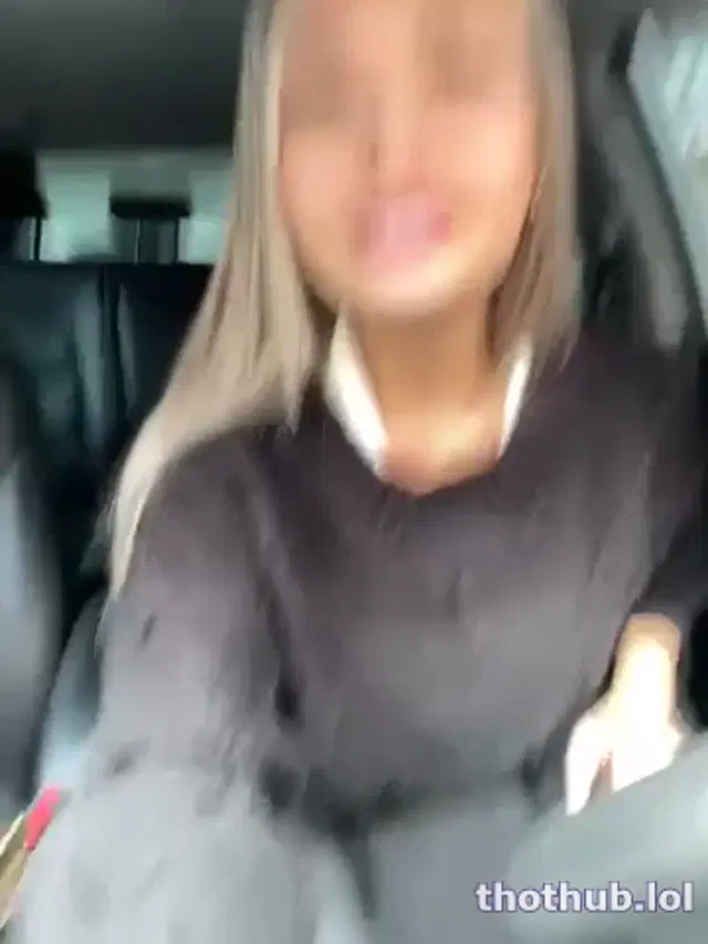 Anacarrera- Big ass show in public!