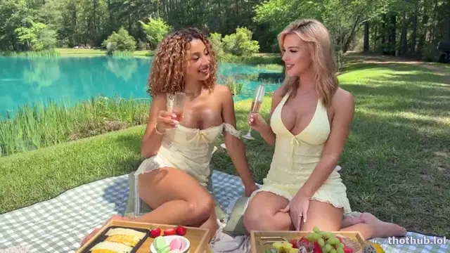 Mariewithdds & miasorety outdoor girl girl ppv onlyfans