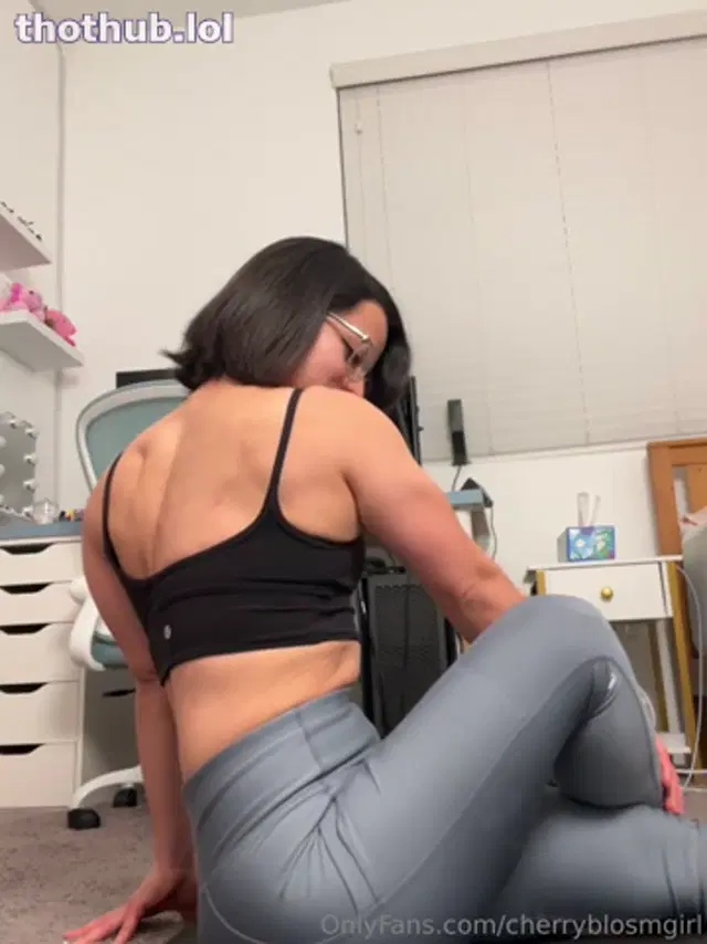 Cherryblomsgirl rips her pants and masturbates