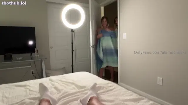 AlaineCheekz and CecilyCurly_First Threesome