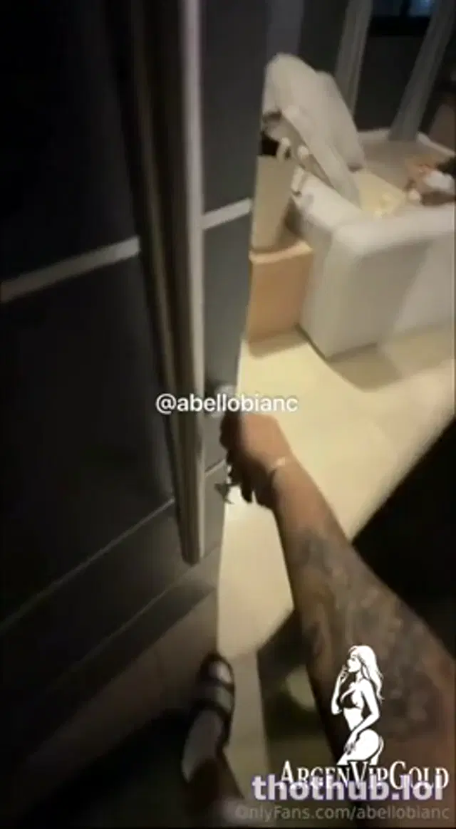 [ AbelloBianc consuela a su pareja ]