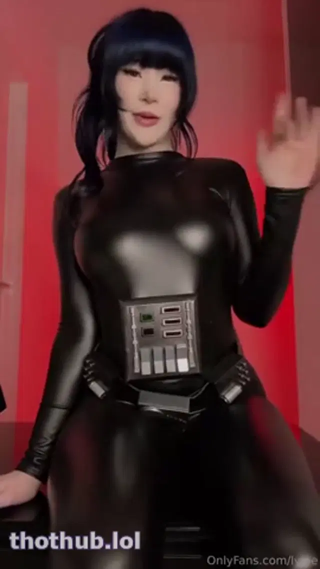 Lynie Darty Vader cosplay solo