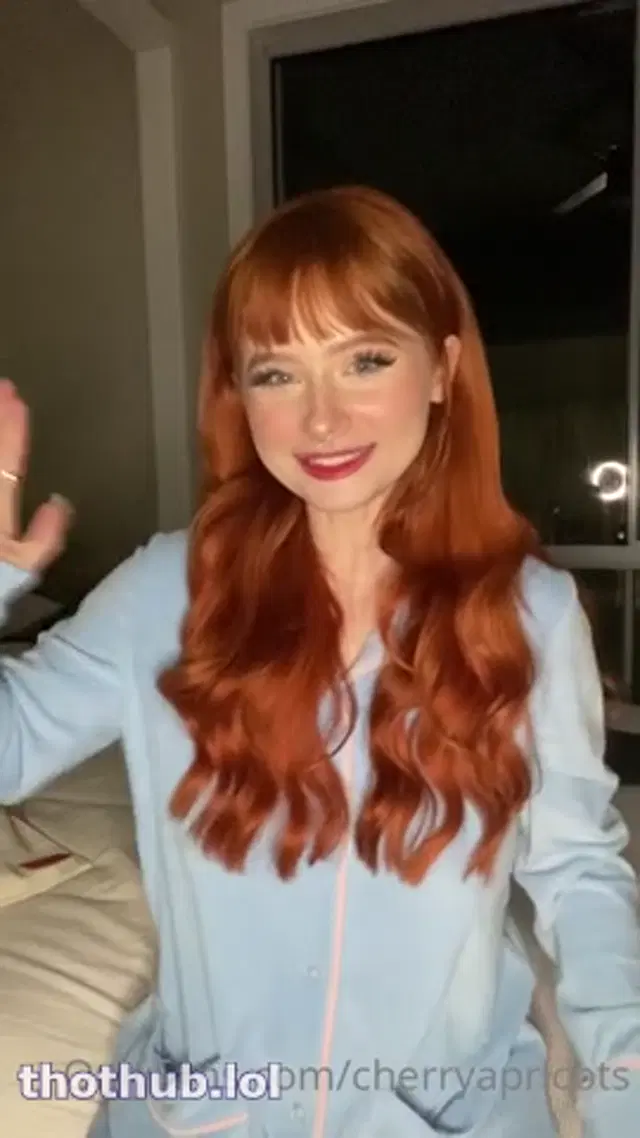 Teen Cherry Apricot Masturbates Before Sleep