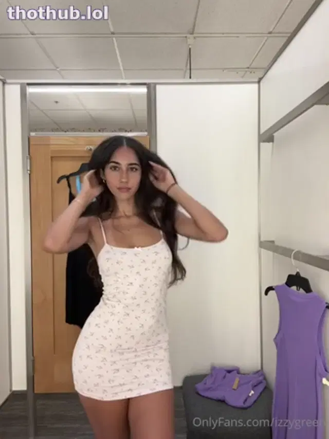 Izzy Green Squirt Changing Room