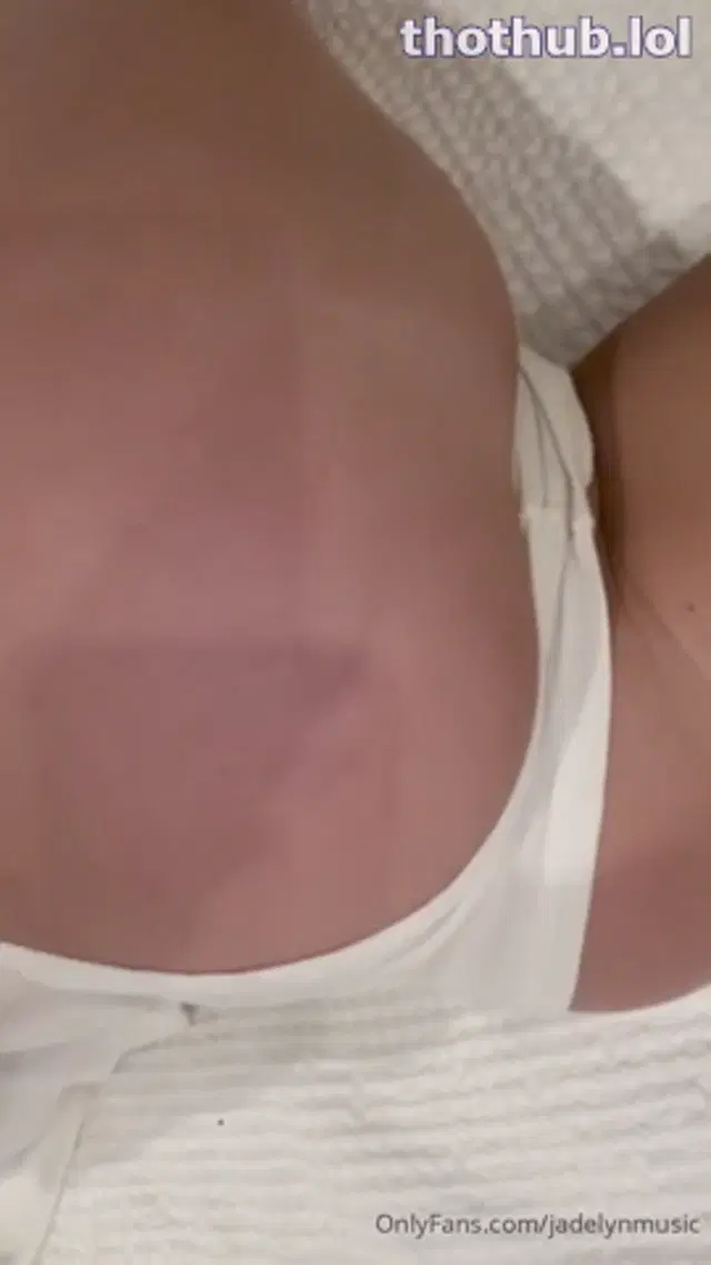Jadelynmusic | Jadelyn Breier Half Pussy Lip Slipped
