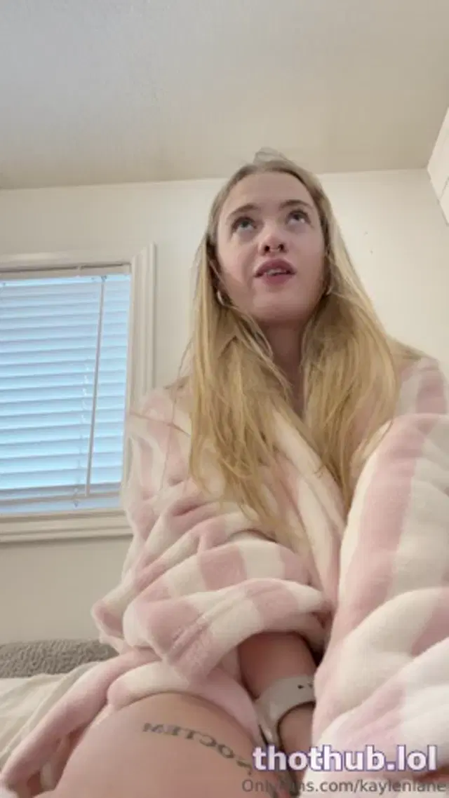 Kaylen stunning babe PoV solo squirting
