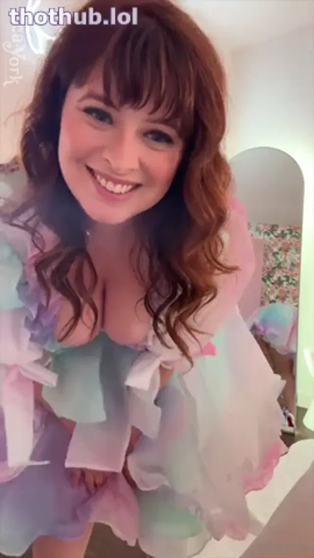 Bea York | Cute Striptease — OnlyFans