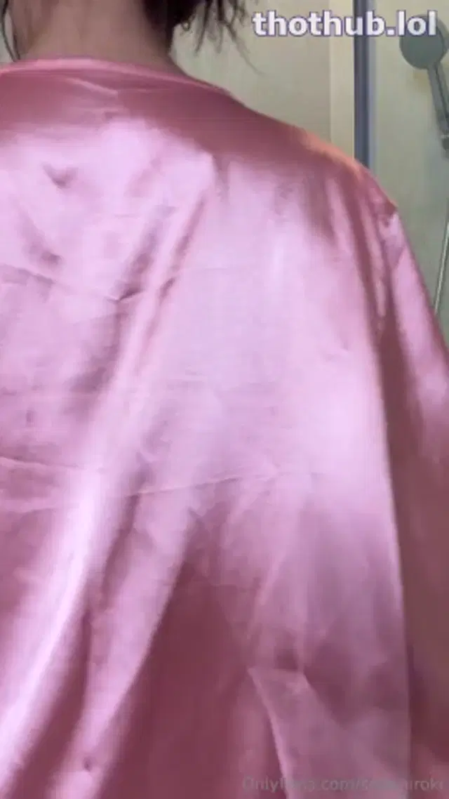 Sofia Hiroki shower dildo