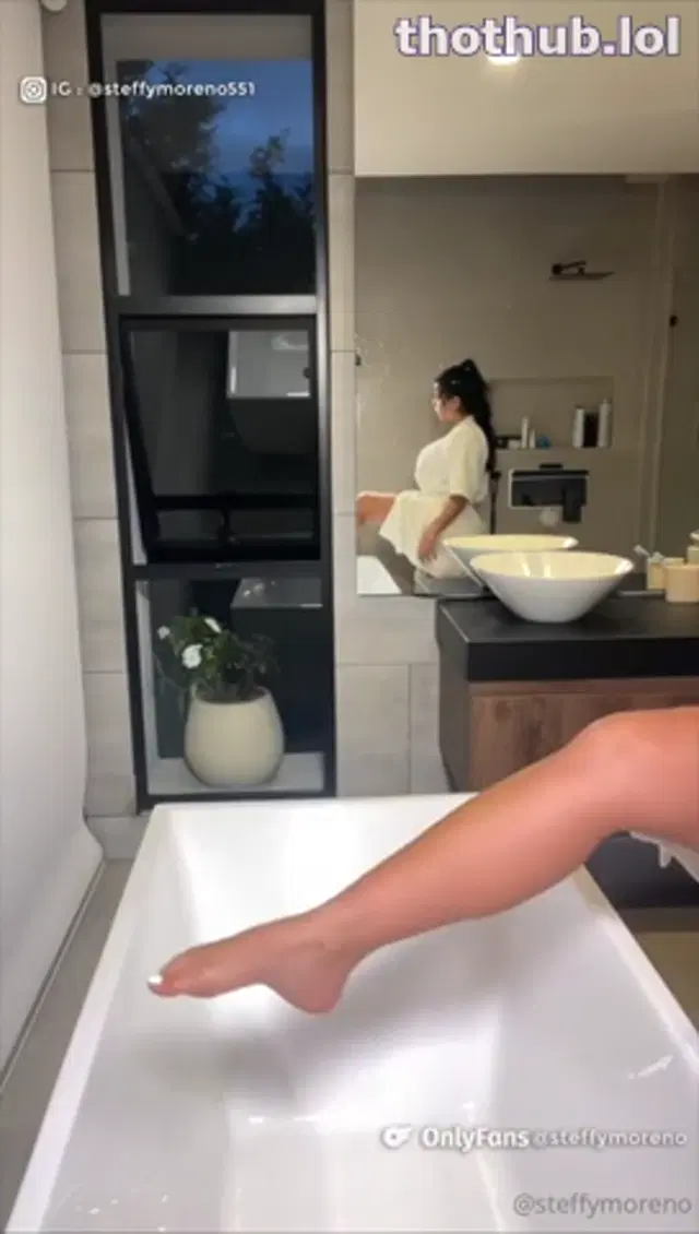 Steffy Moreno 54