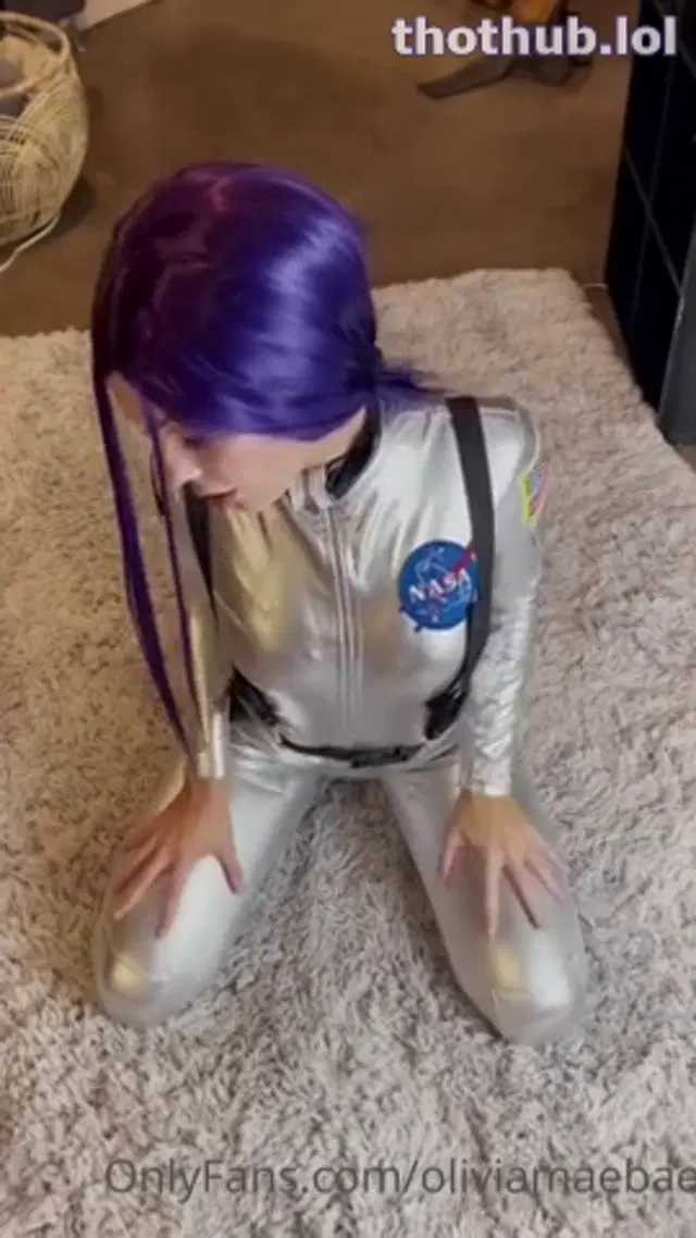 Olive Mae Bae Fucks Alien