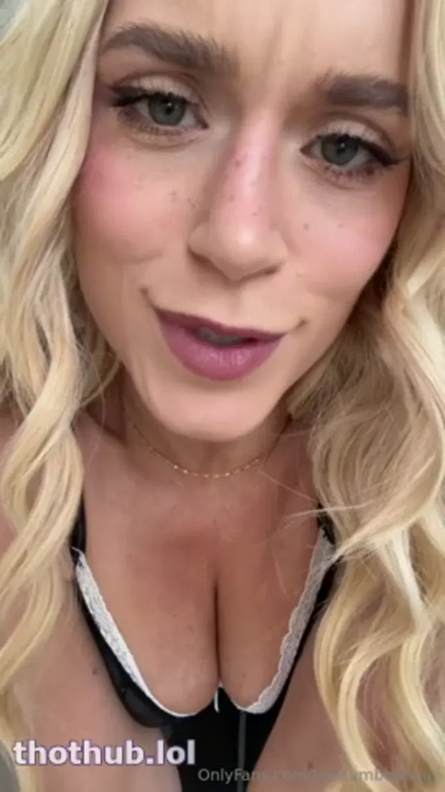 Elle Brooke