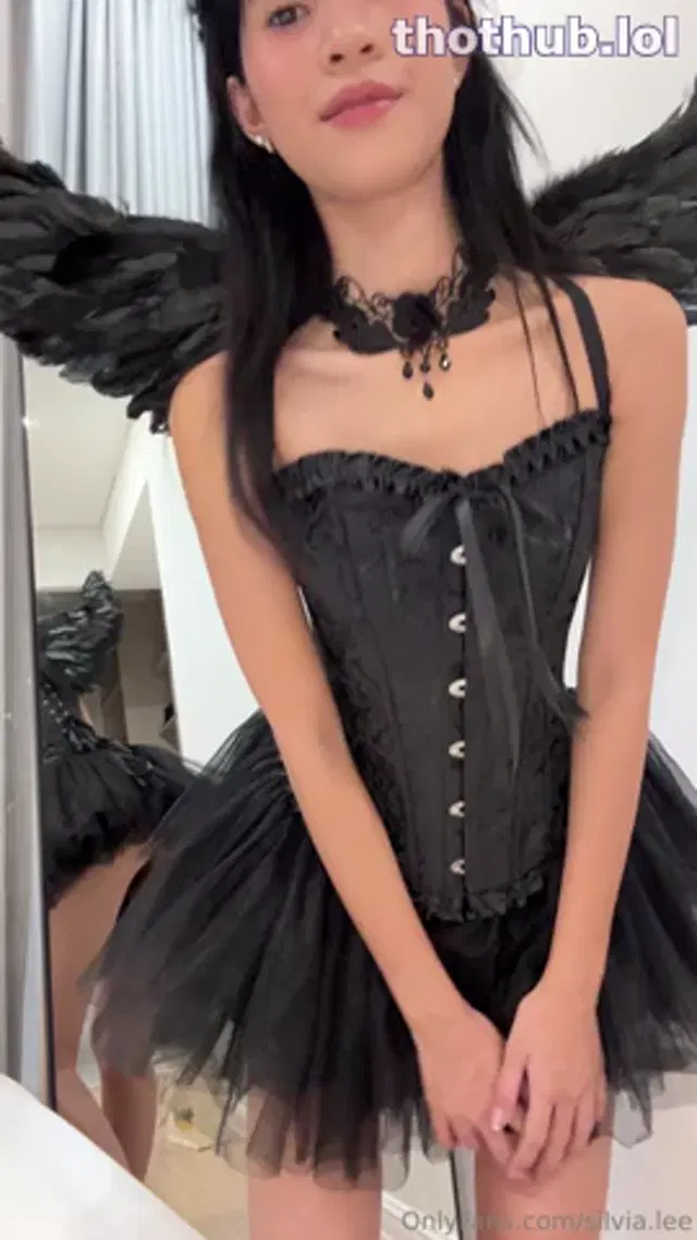 Silvia Lee – Black Angel Wings Dildo ANAL