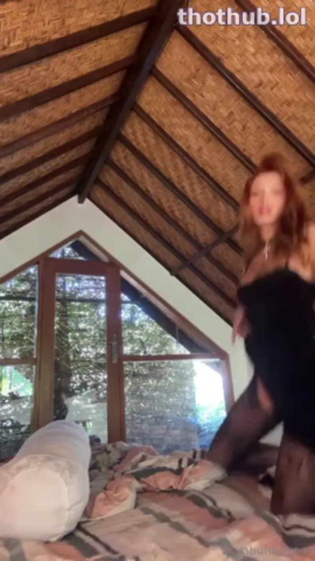 Asya bunny pleasures herself hard in a gampling