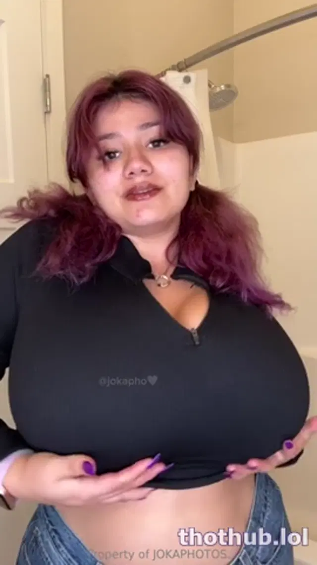 Jokapho big fat tits girl fucks her big toy
