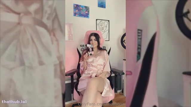 Mellooow solo fully naked