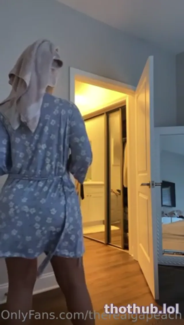 TheRealGAPeach Robe
