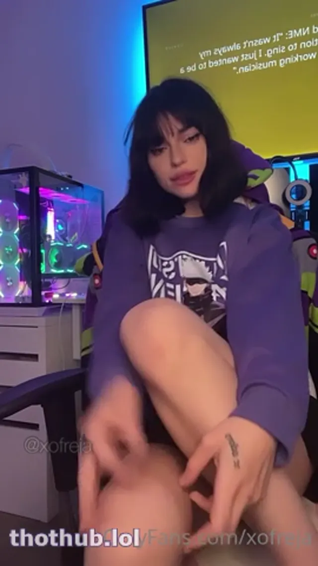 Xofreja dildo solo gamer