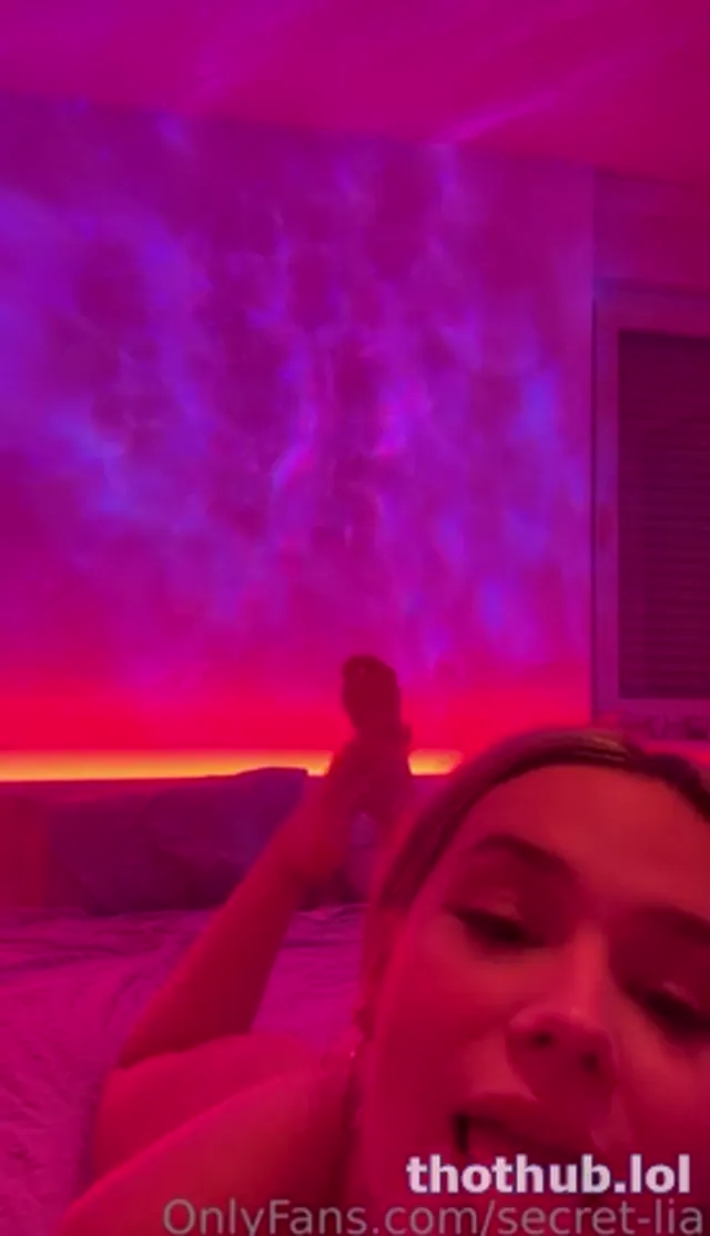 Greek girl showing her ass