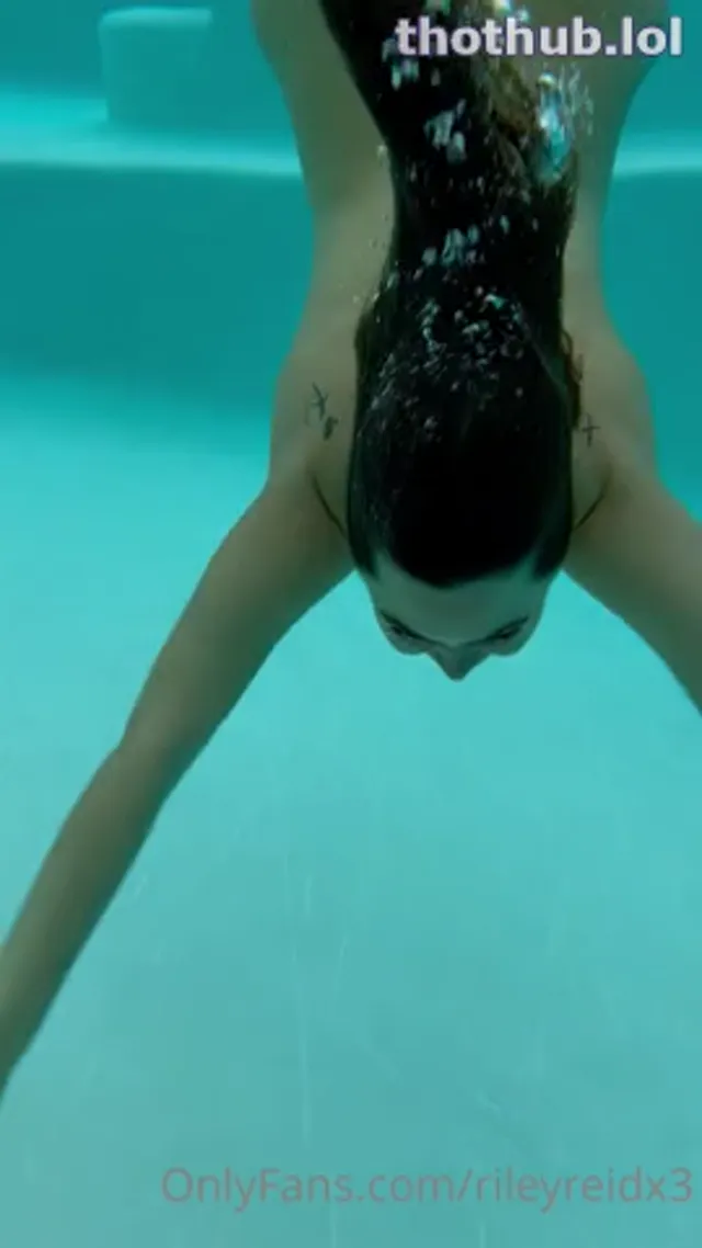 Riley Reid Underwater Pool Blowjob