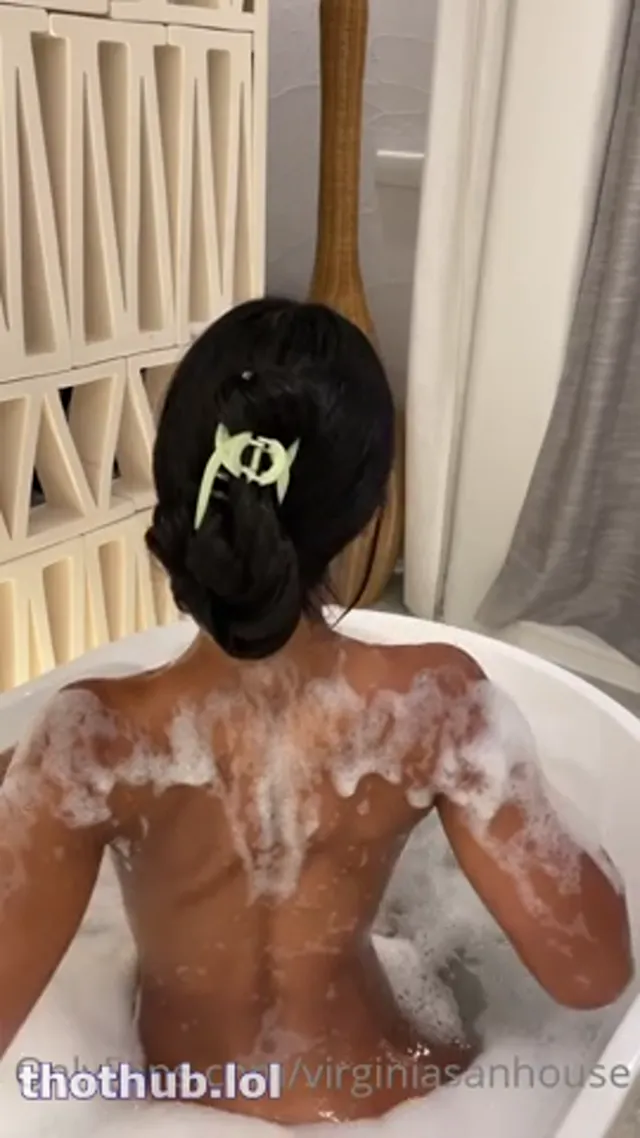 Virginia Sanhouse IG Model in bath