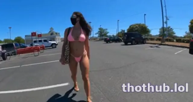 AmW Bikini Grocery Shopper