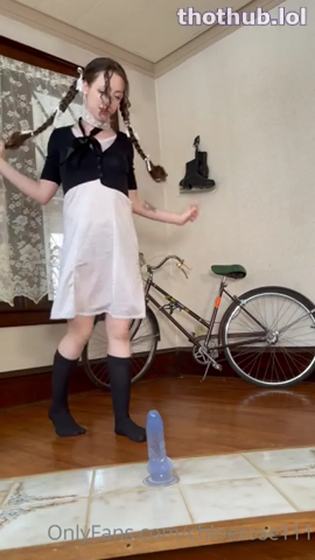 CHLOEROSE111 RIDE A DILDO