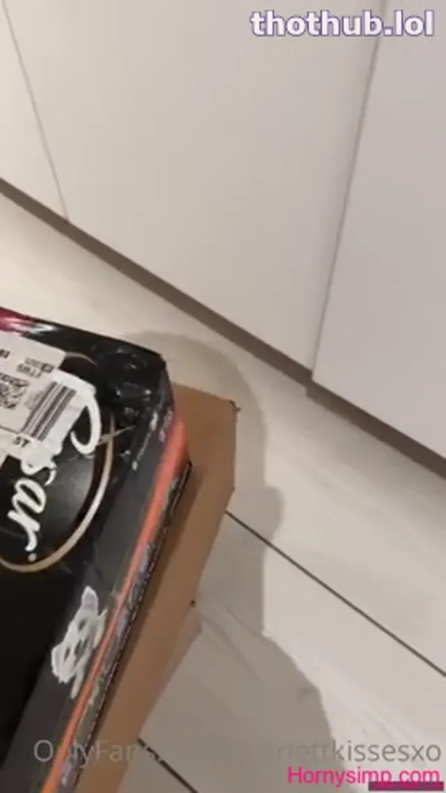 Scarlettkissesxo The Fedex Guy Was So Hot Latest PPV –