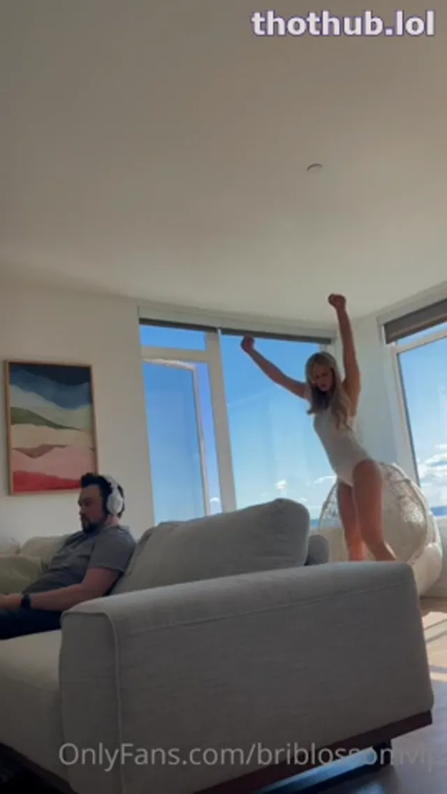 Bri Blossom anal fuck & dildo DP