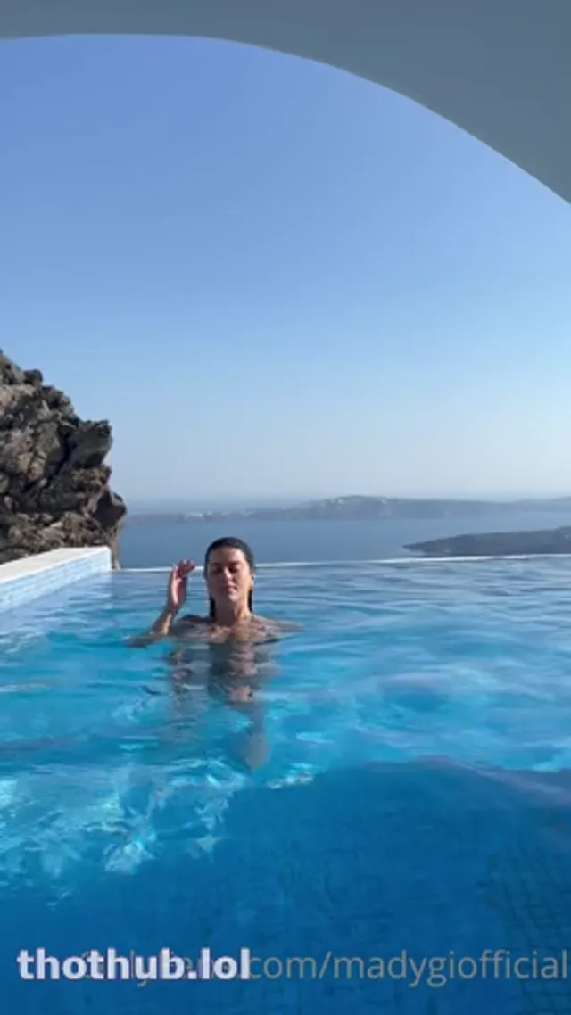 Madalina Loana Filip / Mady Gio OF