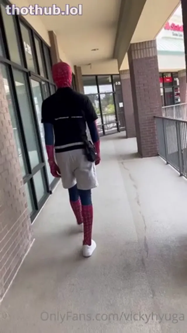 VICKYHYUGA FUCK SPIDERMAN IN THE STREETS