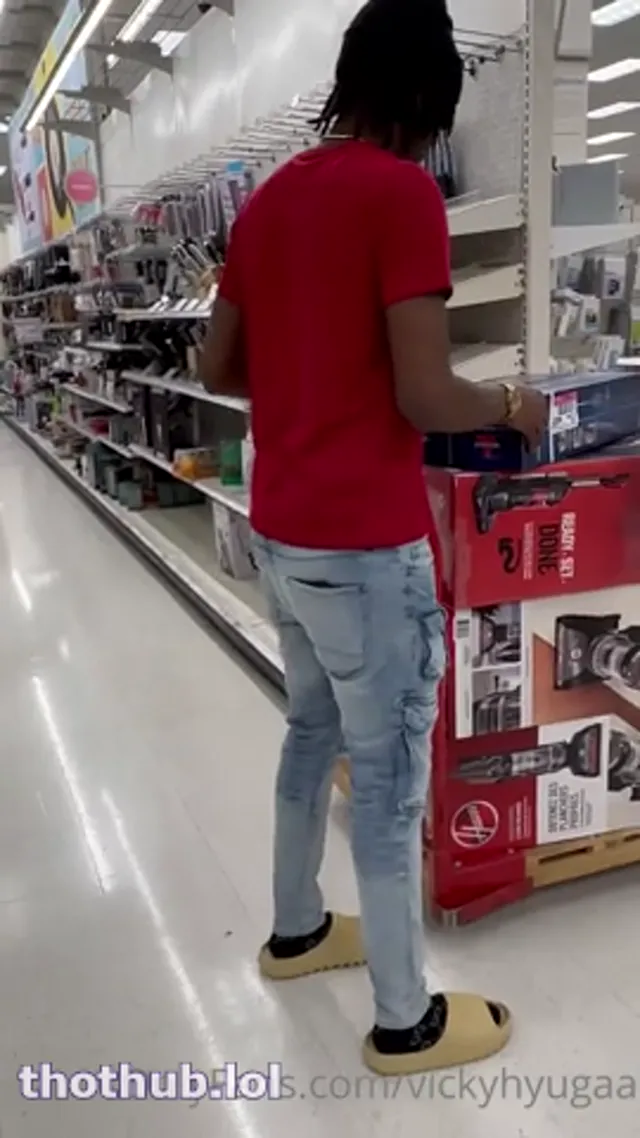 VICKYHYUGA SX IN THE CAR