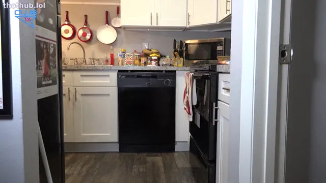 (ClubTVModelz) Suicide Girl in kitchen