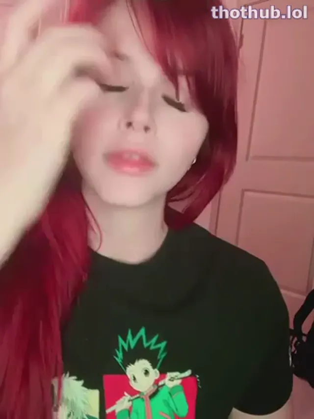 Avasreddiary / Jenn Rowley sucking dildo