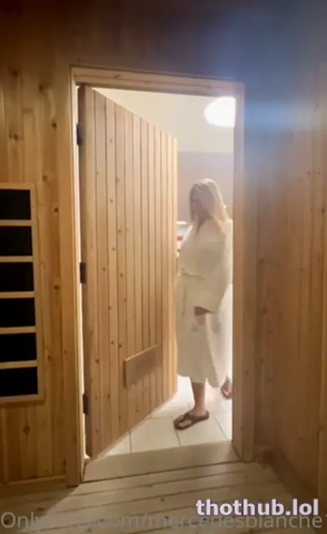 Mercedes blanche sauna sex