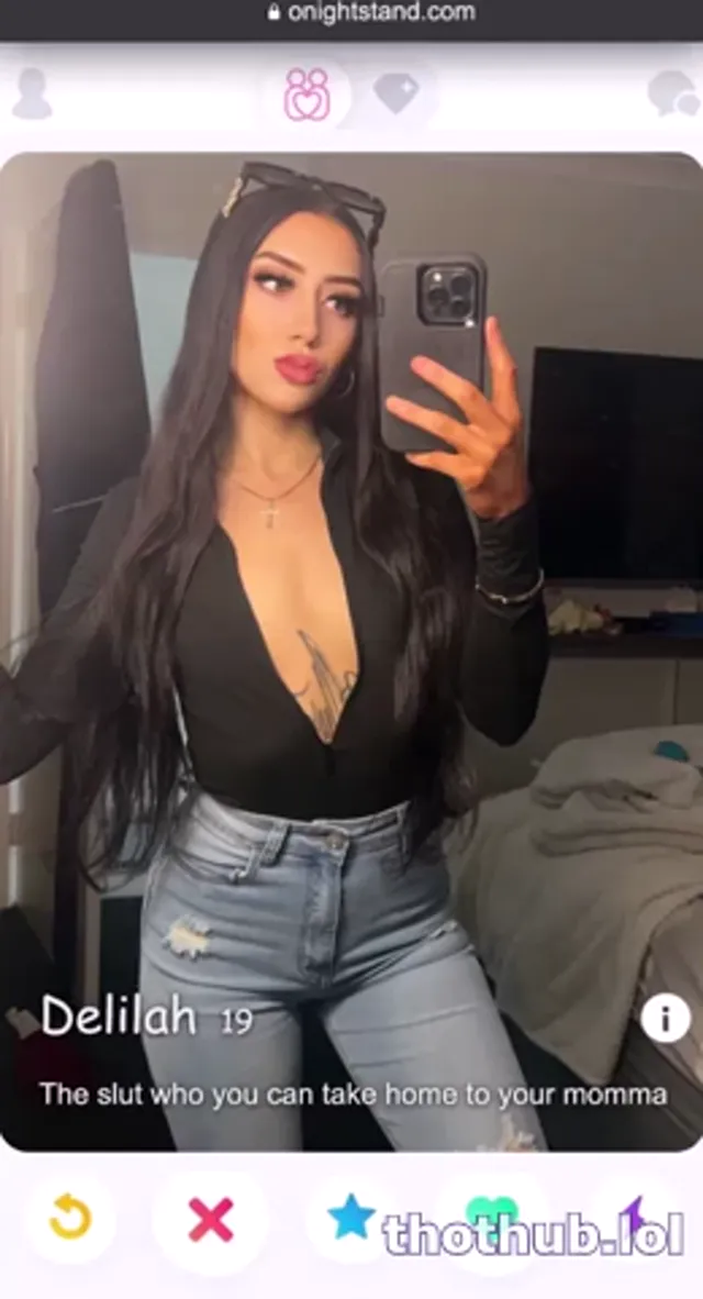 Delilah – Beautiful Brunette POV Blowjob