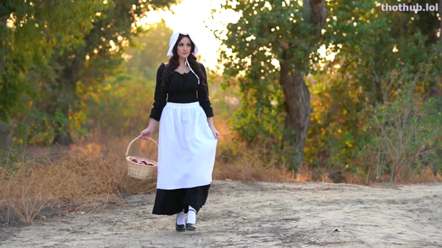 Angie Griffin – Thanksgiving Pilgrim Girl