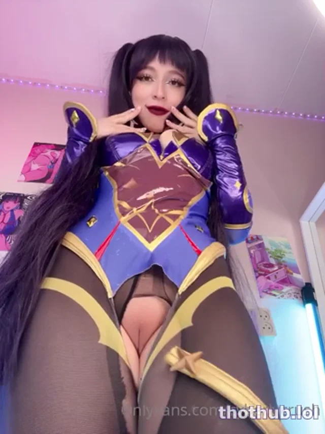Mona cosplay