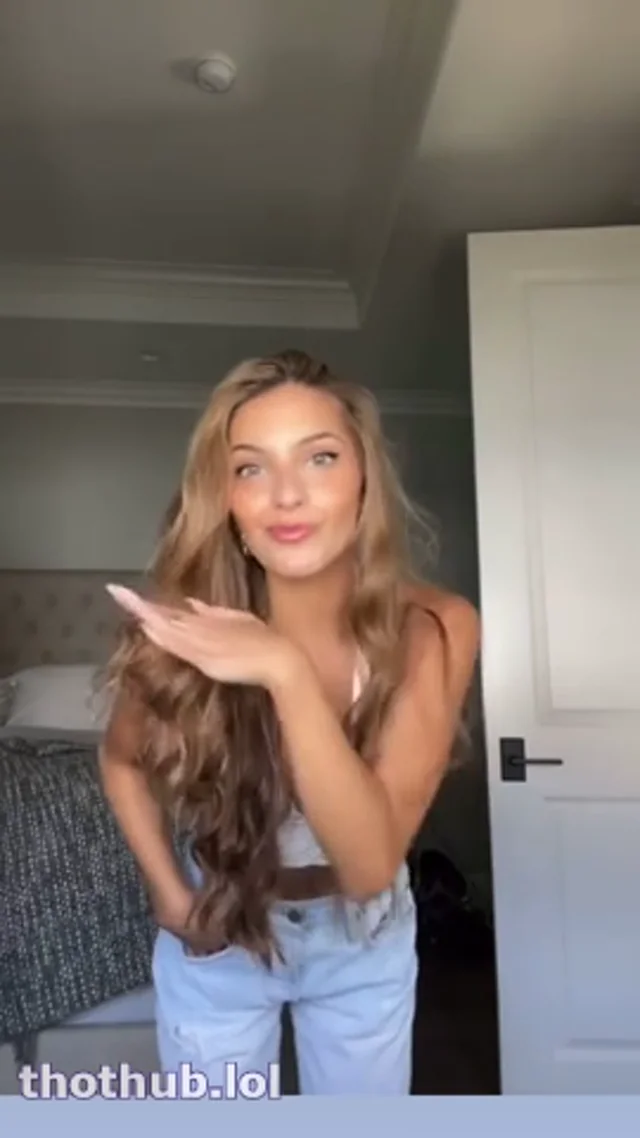 HOT LEXI RIVERA TWERK