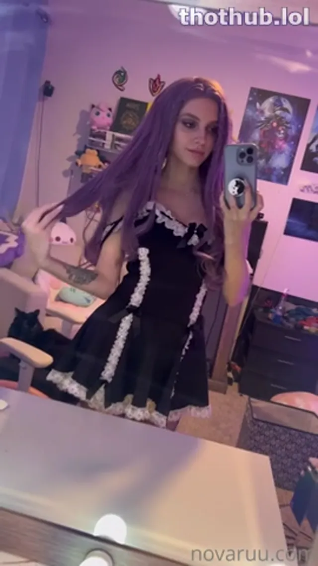 Novaruu striptease and fingering