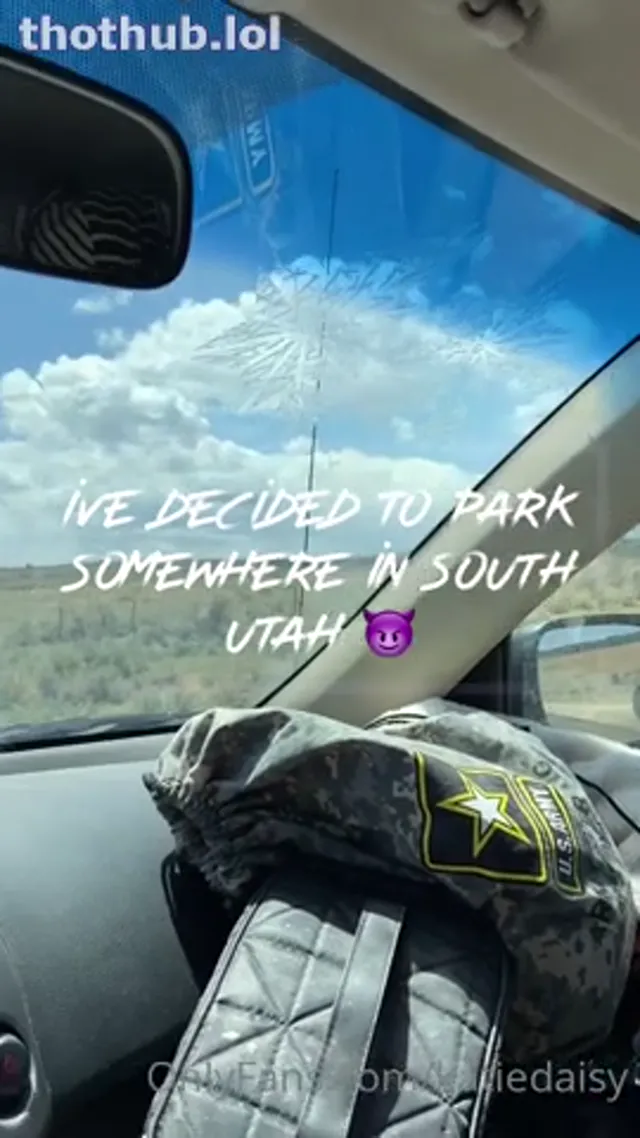 KatieDaisy Car Masturbation