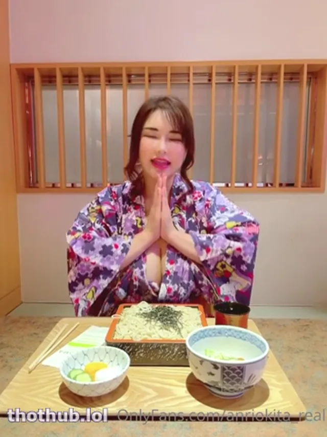 Anri Okita eating