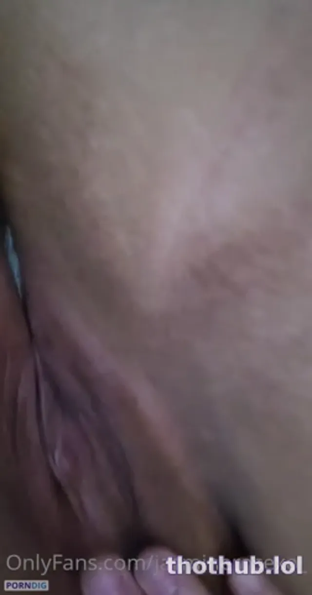 Hot super BBW Jasminerosexo showing her pussy