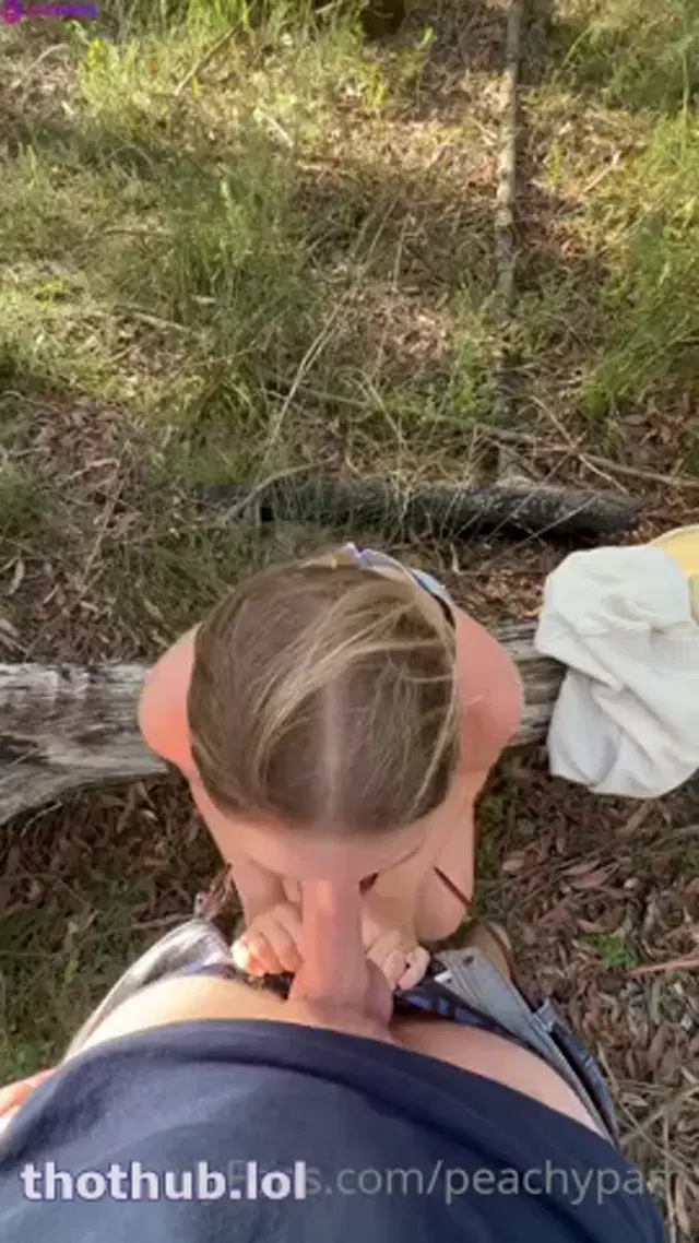 Young PeachyPam outdoor blowjob