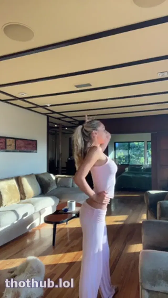 Alexis Ren Tik Tok