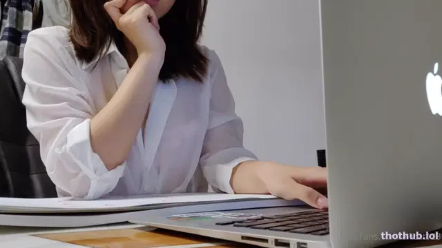 Allicat123 – onlyfans – office masturbation