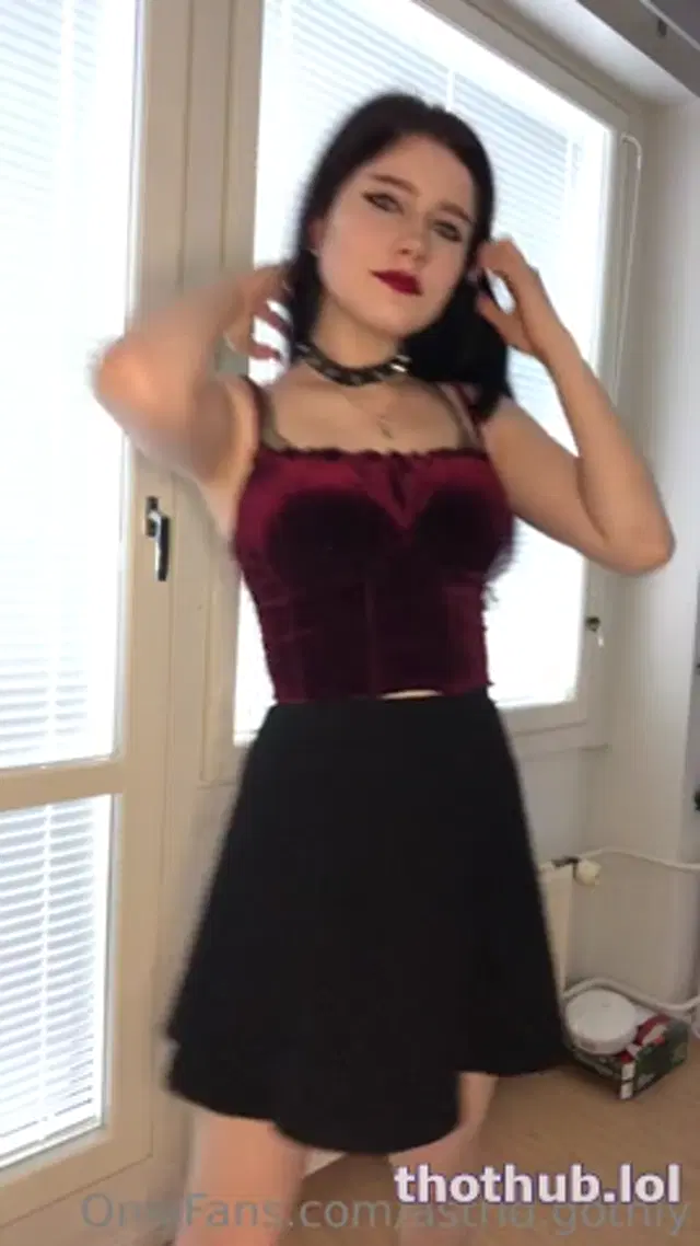 AstridGothly Dildo Play