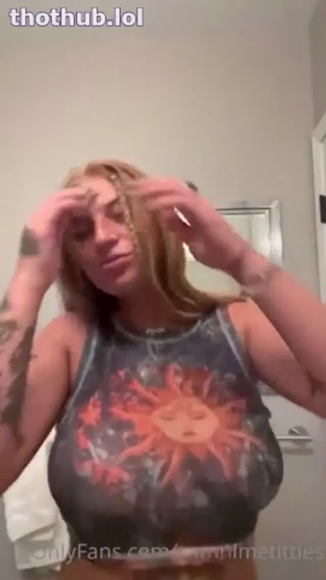 SAMNIMETITTIES flashing her big tits